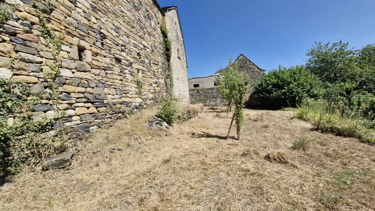 Maison à restaurer à Mories Communes de Bourg-sur-Colagne
