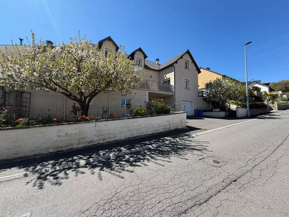 À Mende, villa à acheter avec 8 pièces avec Immobilier Occitan