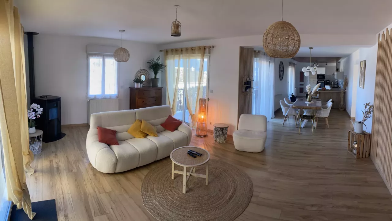 À Mende, villa à acheter avec 8 pièces avec Immobilier Occitan