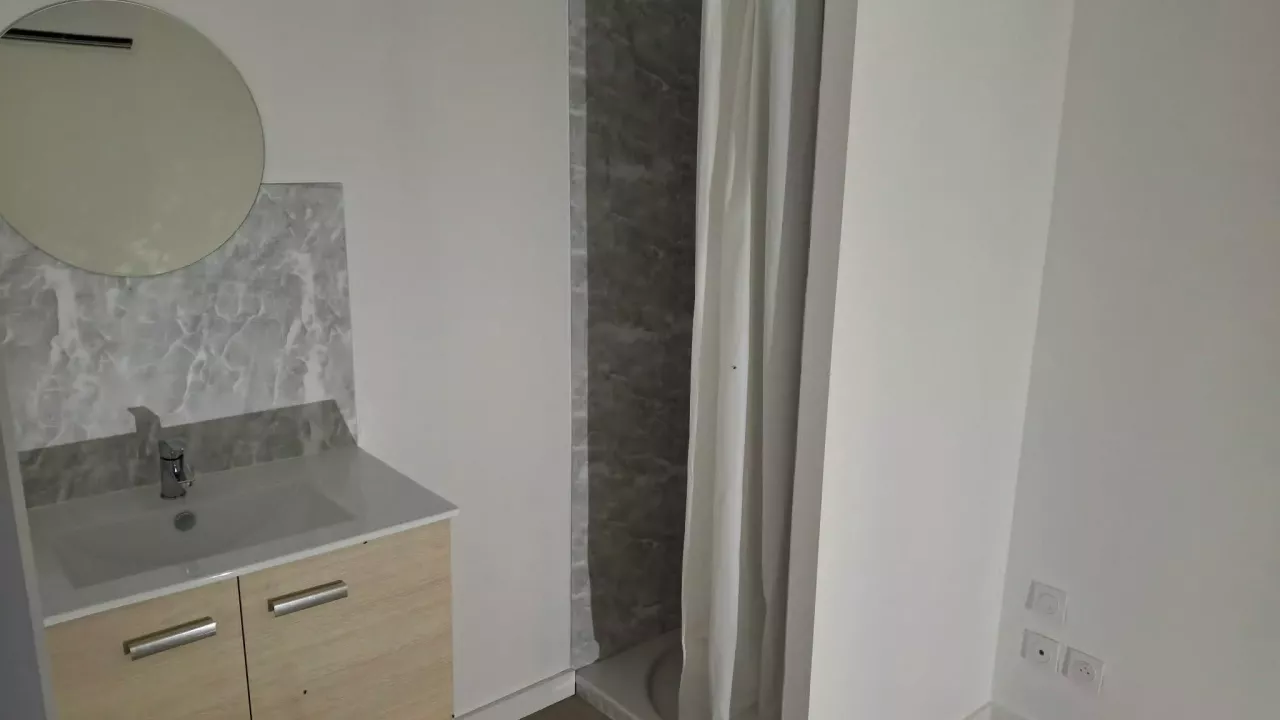Appartement Type 1 avec exterieur à SAINT BAUZILE