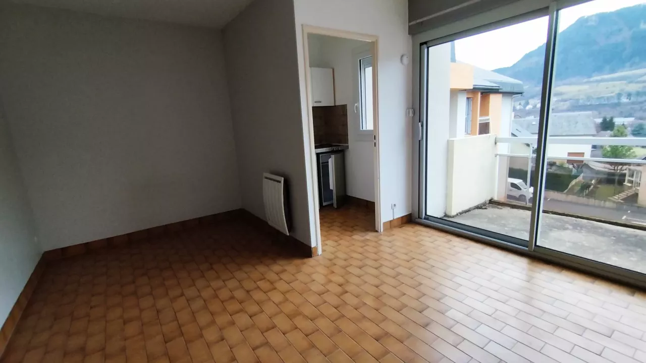 Studio 22m2 proche centre ville de Mende. Libre le 02/07/2026