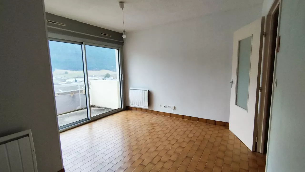 Studio 22m2 proche centre ville de Mende. Libre le 02/07/2026