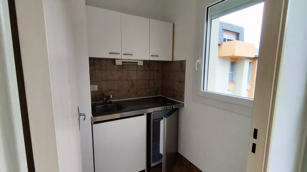 Studio 22m2 proche centre ville de Mende. Libre le 02/07/2026
