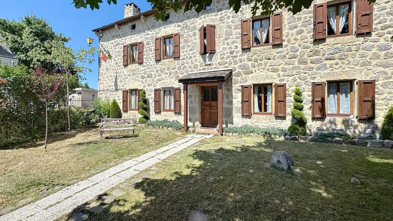 Propriété à vendre - Châteauneuf de Randon