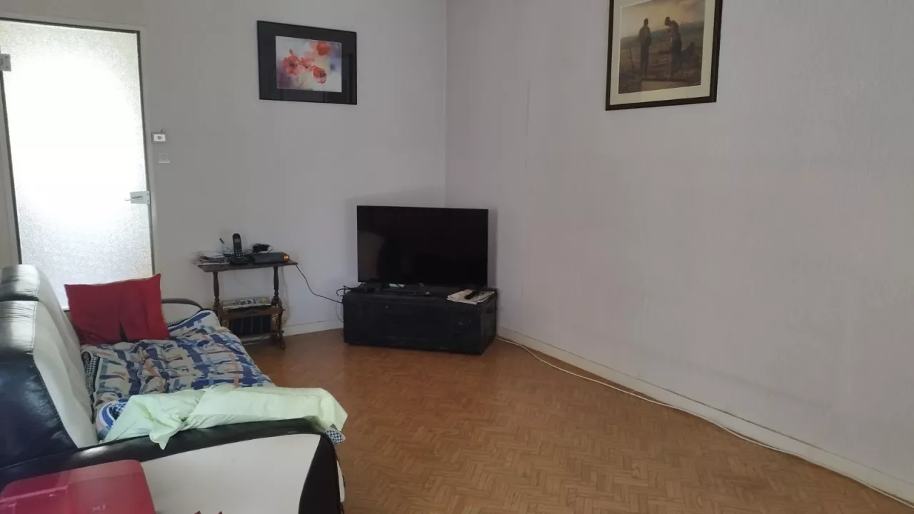 Appartement-F3-dans-residence-calme-et-ensoleillee-5