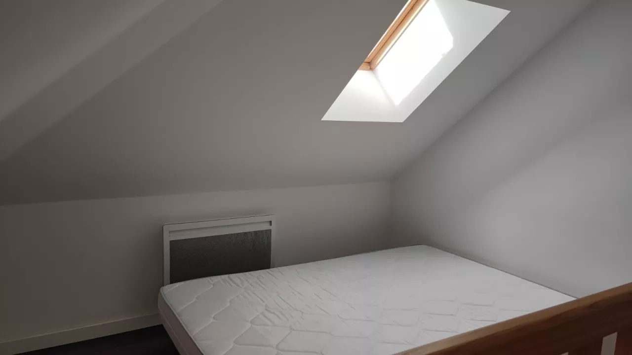 F1-bis-meuble-de-20m2-proche-centre-ville-de-Mende-10