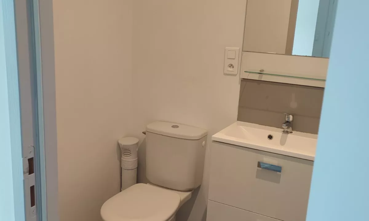 F1-bis-meuble-de-20m2-proche-centre-ville-de-Mende-14