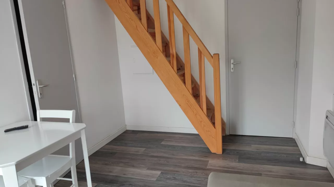 F1-bis-meuble-de-20m2-proche-centre-ville-de-Mende-7