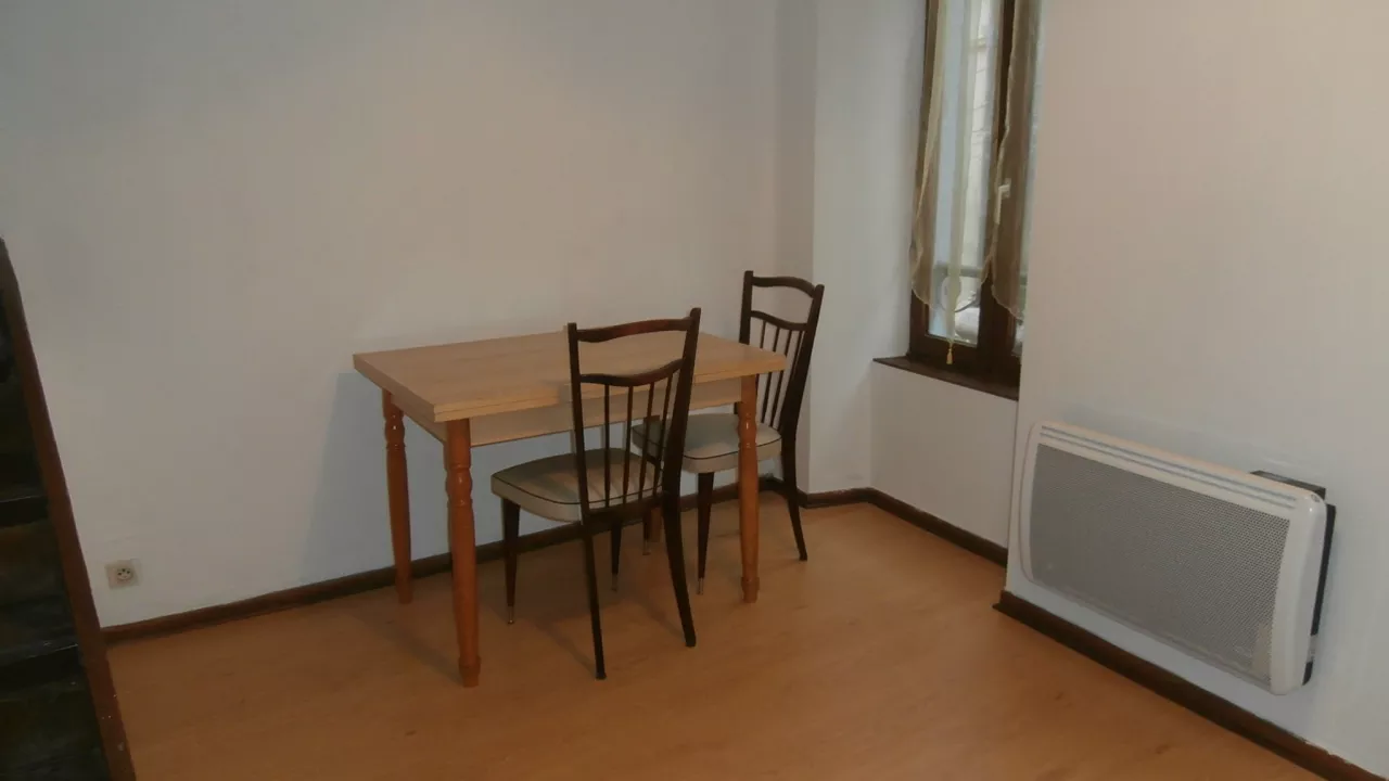F2-en-duplex-de-19m2-centre-ville-de-Mende-Libre-le-30-09-2023-0