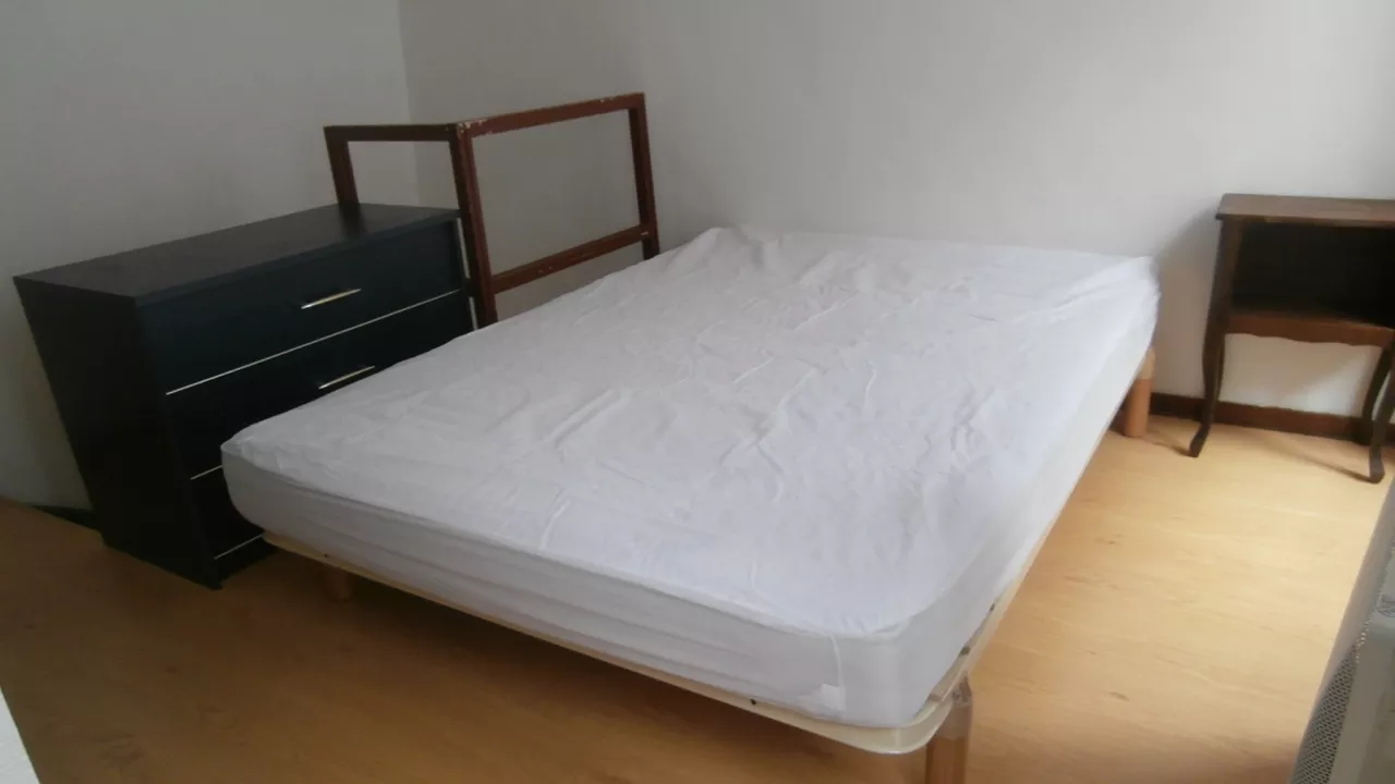 F2-en-duplex-de-19m2-centre-ville-de-Mende-Libre-le-30-09-2023-3