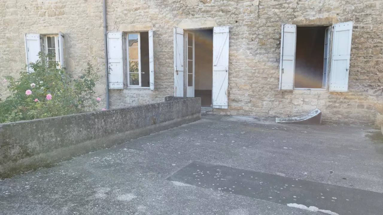 Grand-Appartement-140-m2-F4-Centre-Ville-de-Mende-13