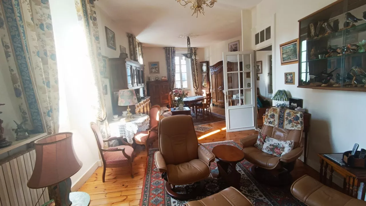 Grand-appartement-bourgeois-Centre-Ville-de-Mende-1