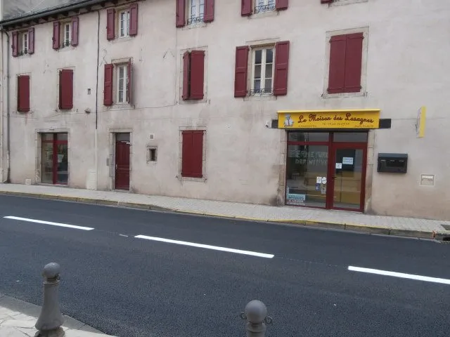 Local-commercial-62-m2-Centre-Ville-de-Mende-0