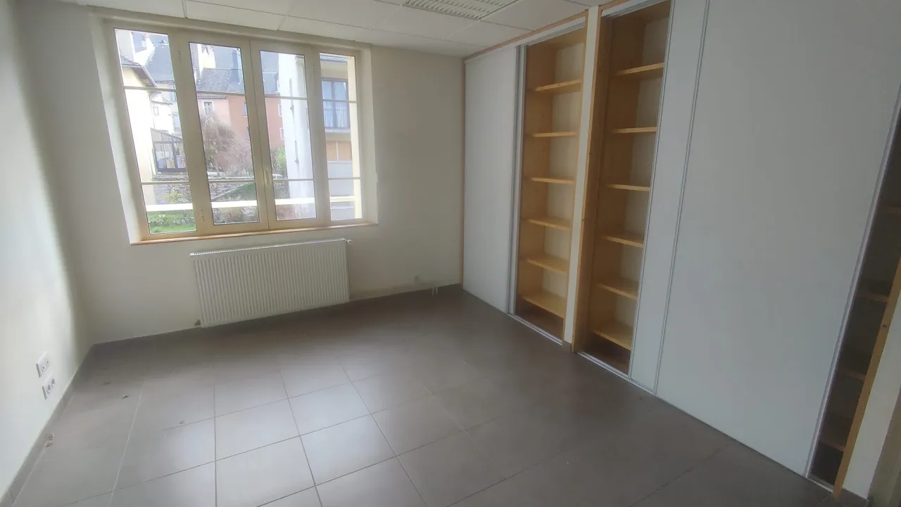 Locaux-professionnels-au-Centre-Ville-de-Mende-0