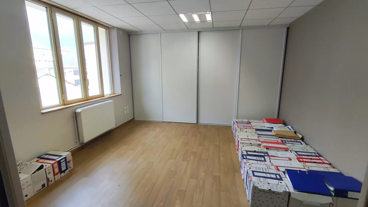 Locaux-professionnels-au-Centre-Ville-de-Mende-3