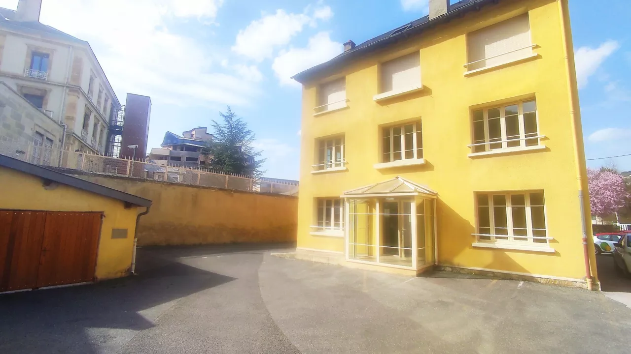 Locaux-professionnels-au-Centre-Ville-de-Mende-9