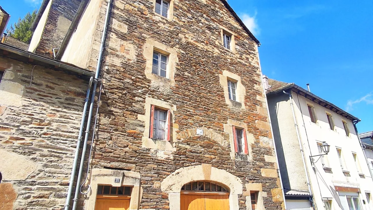 Maison-en-Pierre-de-200m2-a-Bagnols-les-bains-1