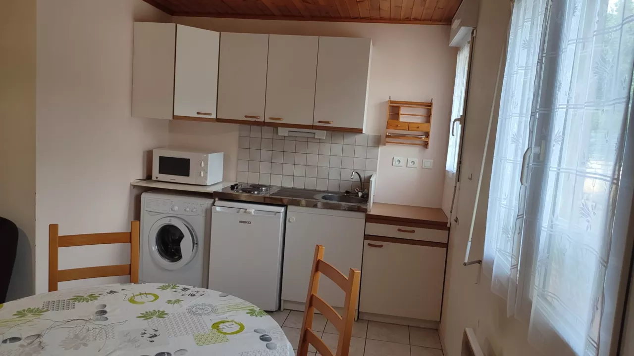 Studio-29-m2-proche-centre-ville-de-Mende-Libre-de-suite-3