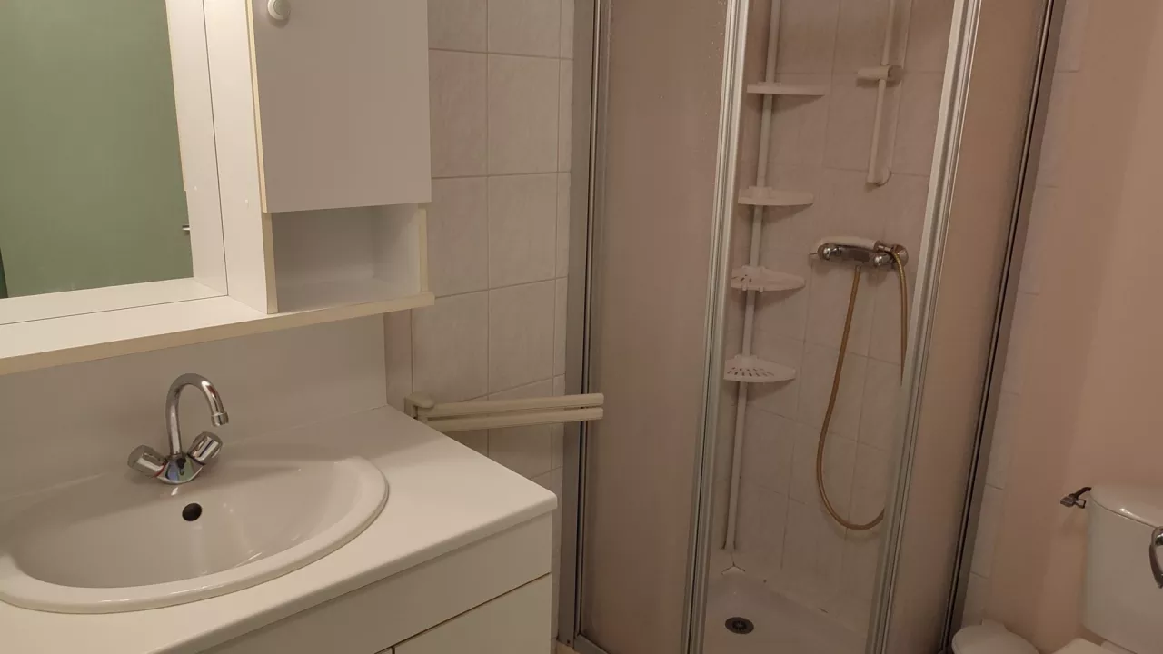 Studio-29-m2-proche-centre-ville-de-Mende-Libre-de-suite-6