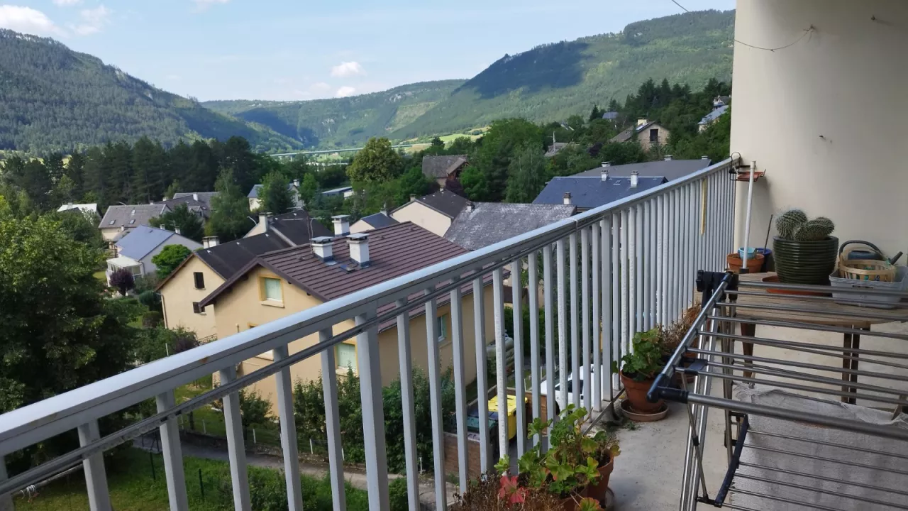 Appartement-F3-dans-residence-calme-et-ensoleillee