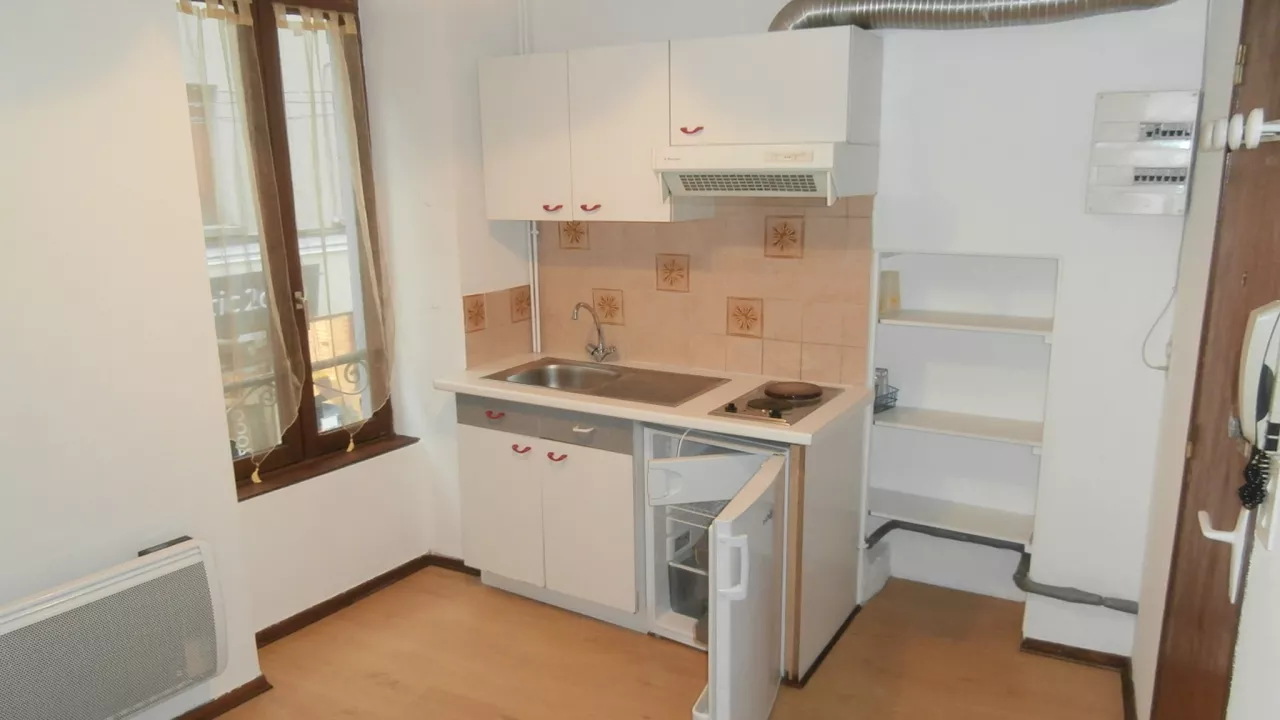 F2-en-duplex-de-19m2-centre-ville-de-Mende-Libre-le-30-09-2023