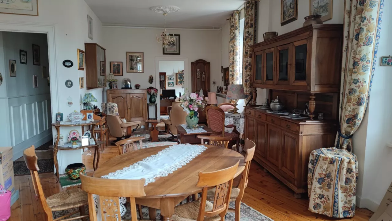 Grand-appartement-bourgeois-Centre-Ville-de-Mende