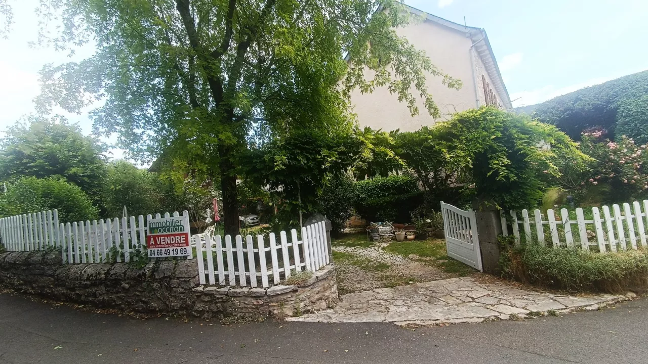 Grande-maison-en-pierre-a-Chanac