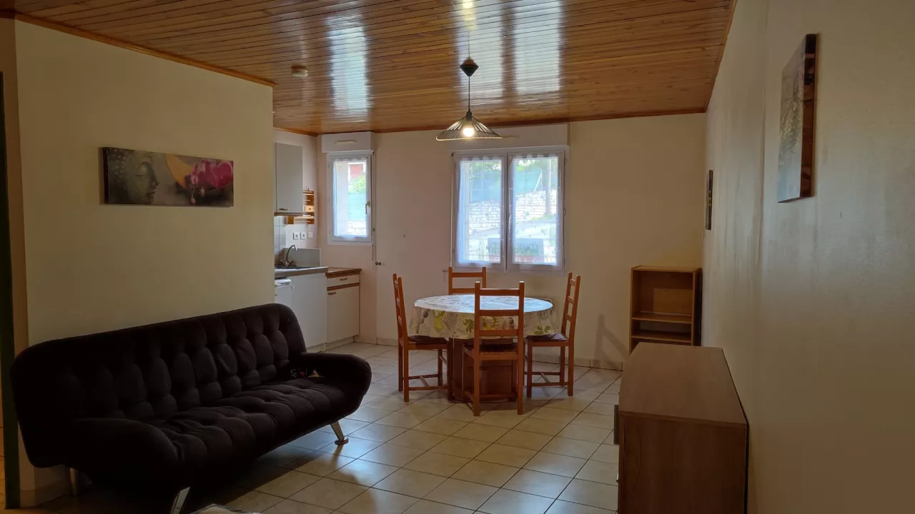 Studio-29-m2-proche-centre-ville-de-Mende-Libre-de-suite