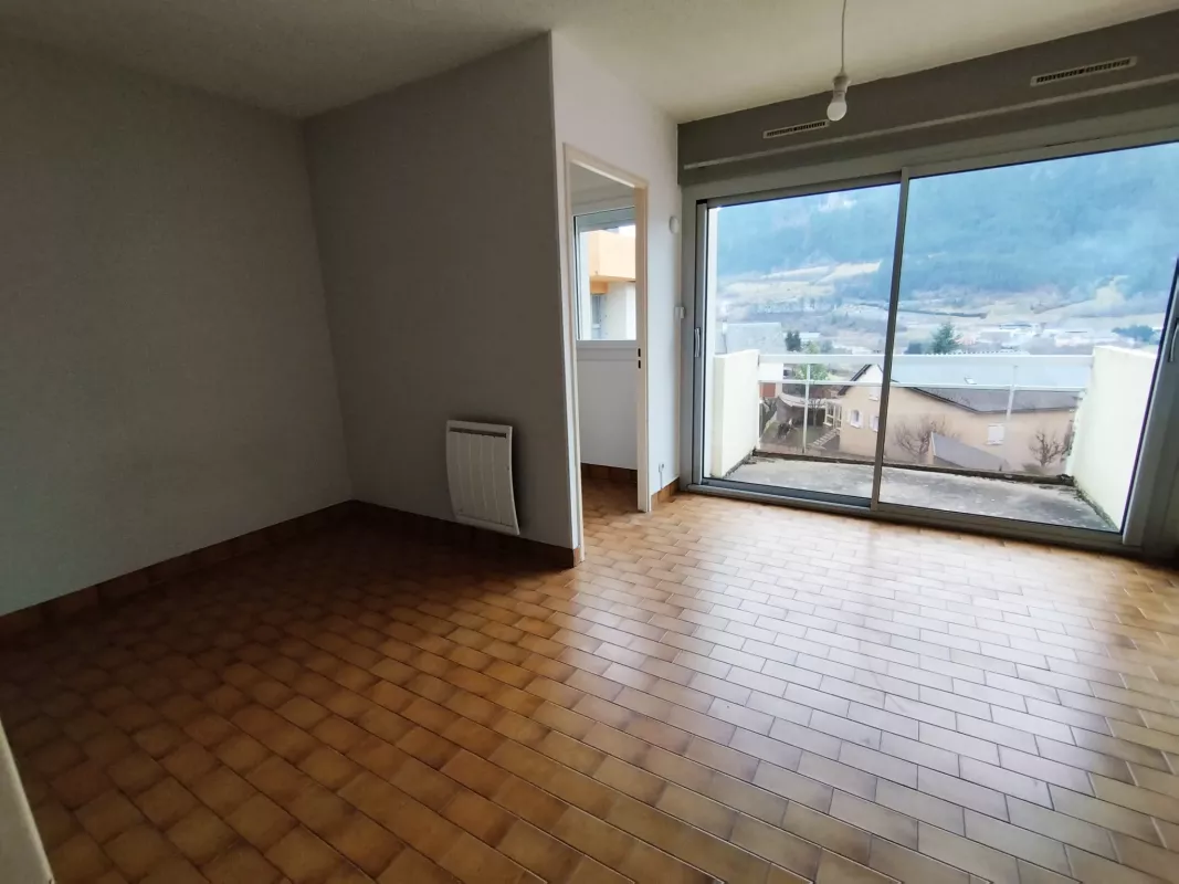 Studio 22m2 proche centre ville de Mende. Libre le 02/07/2026
