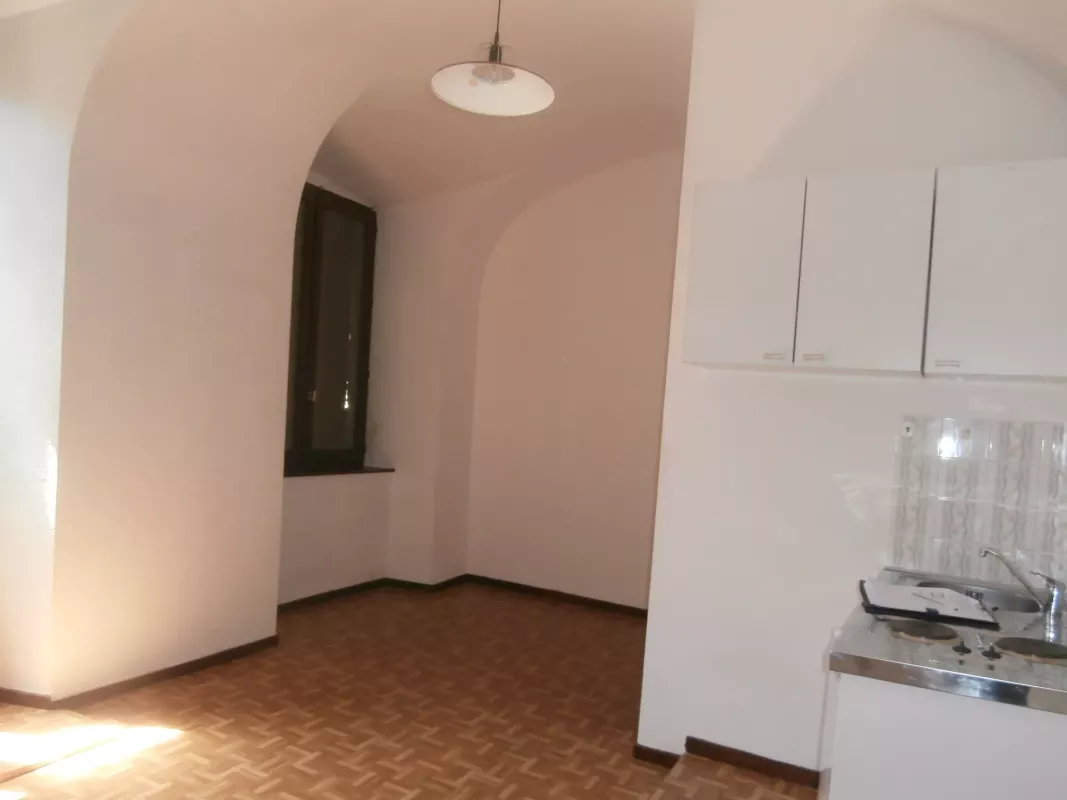 Studio 25m2 1er étage, centre ville de Mende