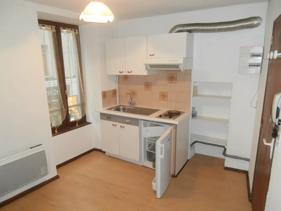 F2-en-duplex-de-19m2-centre-ville-de-Mende-Libre-le-30-09-2023
