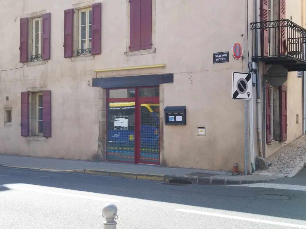 Local-commercial-62-m2-Centre-Ville-de-Mende
