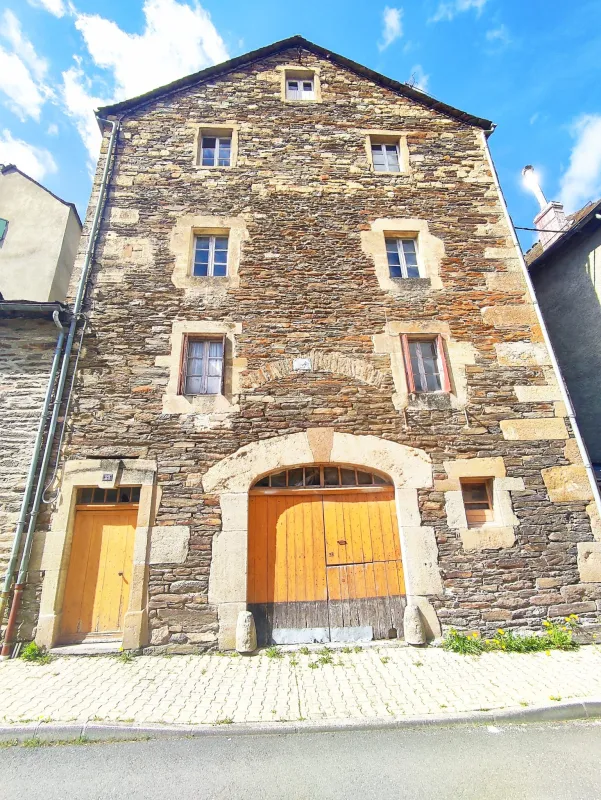 Maison-en-Pierre-de-200m2-a-Bagnols-les-bains