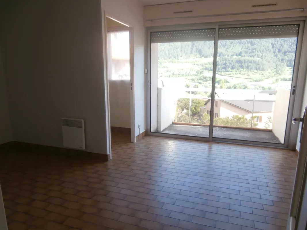 Studio-de-24m2-dans-quartier-residentiel
