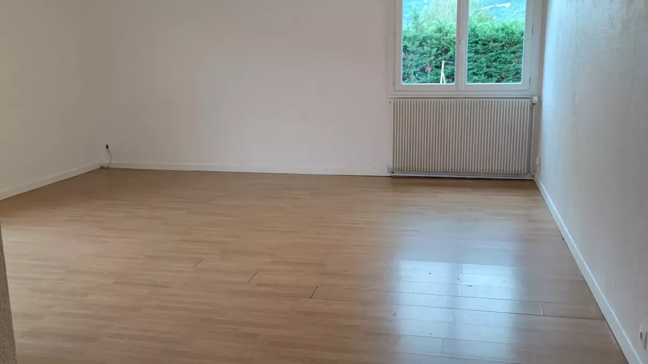 Maison F4 de 104m2 avec jardin. Libre le 01/08/2026