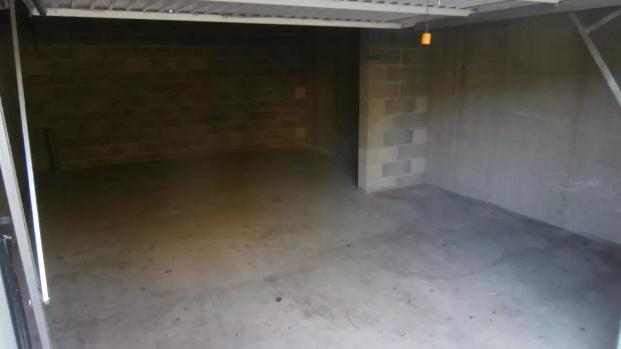 Garage de 36m2 proche centre ville de Mende