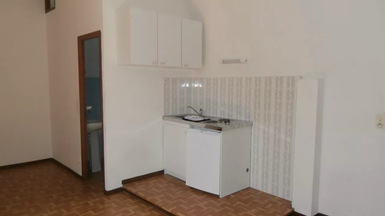 Studio 25m2 1er étage, centre ville de Mende