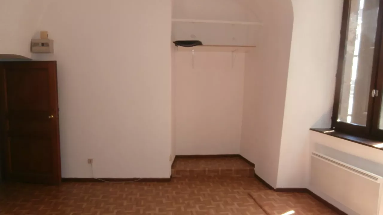 Studio 25m2 1er étage, centre ville de Mende